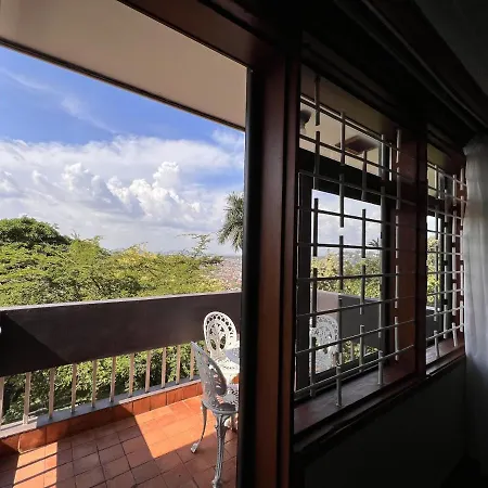 Pangolin Nest Boutique Hotel Kampala Exterior photo